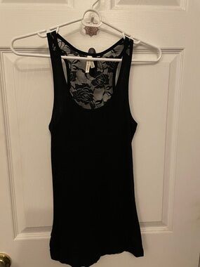 Assorted Colors Lot Of 7 Lightweight Tank Tops For Women